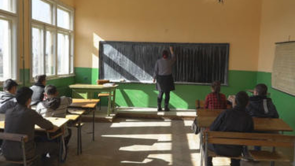 Училище праща деца в РПУ-то, ако родителите им закъснеят | StandartNews.com