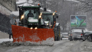 Ад по магистралите, половин България в снежен капан (ОБЗОР)