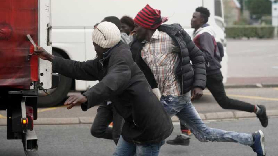 300 мигранти опитаха да проникнат в „Комеди-Франсез“ | StandartNews.com