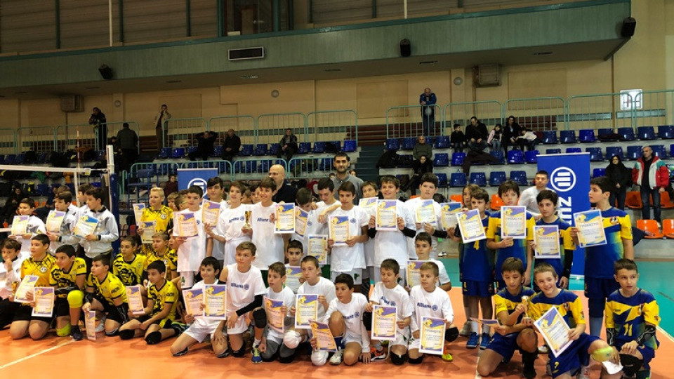 120 деца се включиха в коледен турнир по волейбол | StandartNews.com