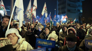 Хиляди унгарци отново на протест в Будапеща