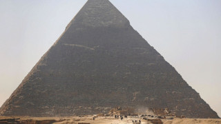 Египет разследва датски фотограф – правил секс на пирамида