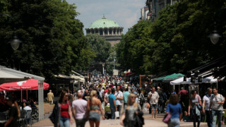 На 1000 мъже в България се падат 1060 жени