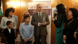 Цветанов с награда "Ангели на благодарността"