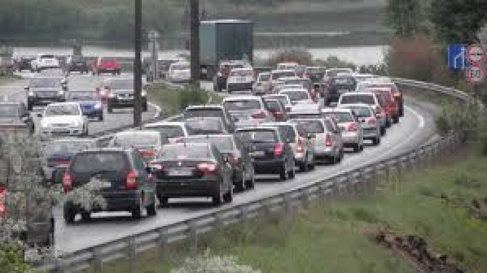 200 000 коли напускат София, катаджии на всеки километър | StandartNews.com