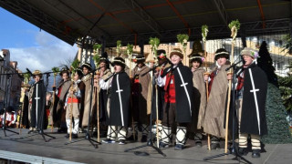 Празничен фестивал събира  в Казанлък  коледарски състави