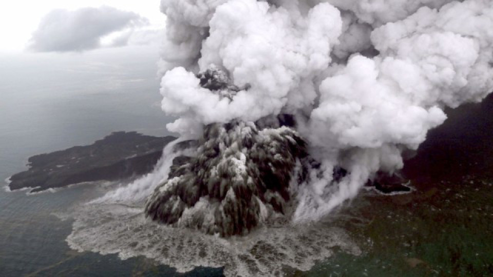 Вулканът Анак Каракатау в Индонезия отново се активизира | StandartNews.com