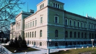 Емблематична сграда във Варна пред рухване заради гърци