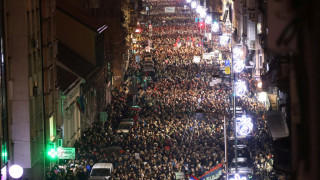 Хиляди на протест срещу Вучич