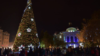 Песни и танци на площадите  за новата 2019 година /ОБЗОР/