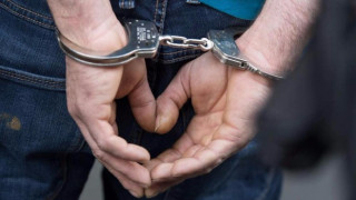Обезвредиха мъж в Бургас докато вади оръжие сред празнув