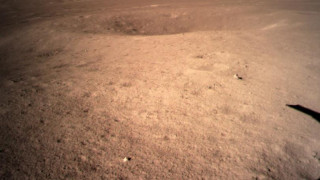 Първи снимки от тъмната страна на Луната