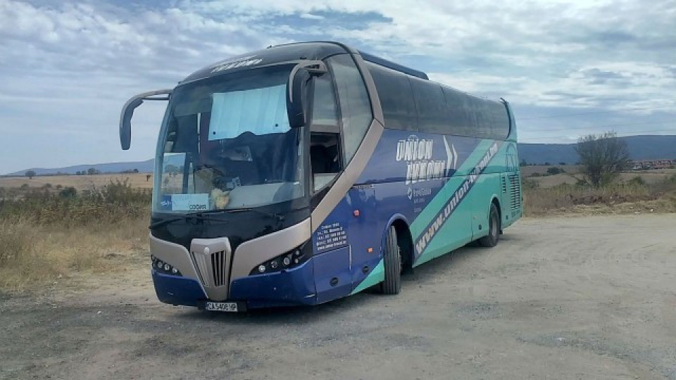 Българи останаха 17 часа на пътя заради развален автобус | StandartNews.com