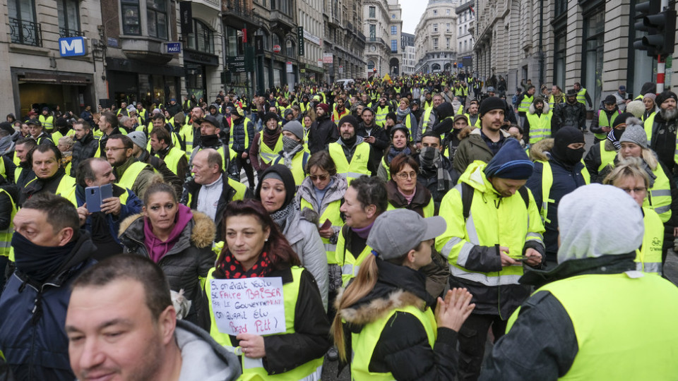 Франция въвежда по-тежки наказания за насилие по време на протести | StandartNews.com