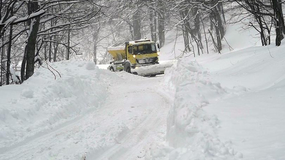 181 машини чистили снега в София тази нощ | StandartNews.com