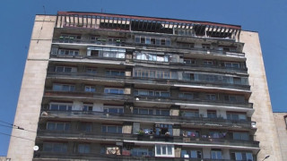 Блок в Русе като кулата в Пиза
