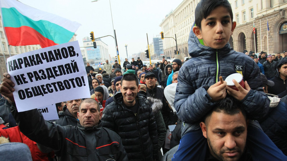 Роми на бунт срещу Каракачанов | StandartNews.com