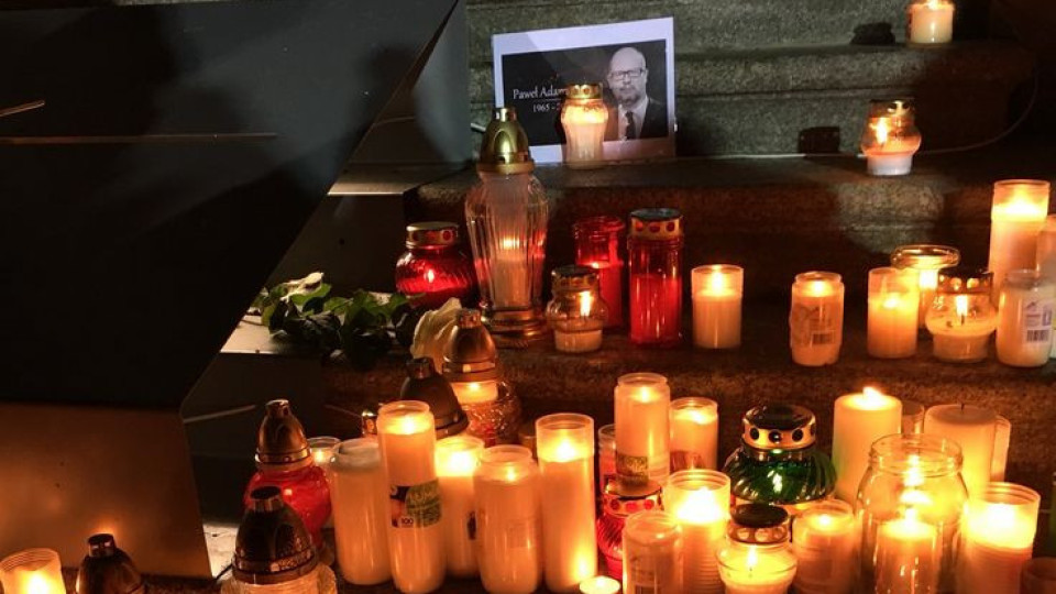 Национален траур в Полша за убития кмет на Гданск | StandartNews.com