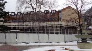 Във Враца събарят емблематична сграда, паметник на социализма