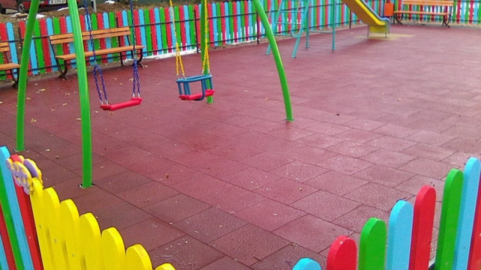 Нова детска площадка за децата във Вършец | StandartNews.com
