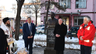 В Пирогов откриха паметник на дарителя Отто Биелигк