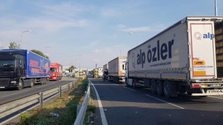Интензивен е трафикът на камиони на „Капитан Андреево“