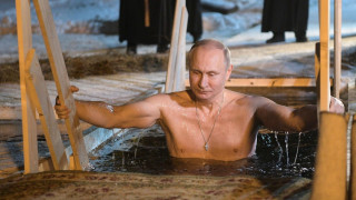 Путин пак се окъпа в ледени води