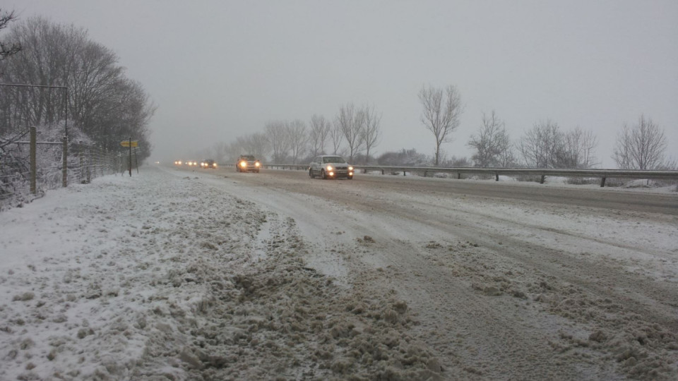 В Смолянско вече шофират в 40 см сняг | StandartNews.com