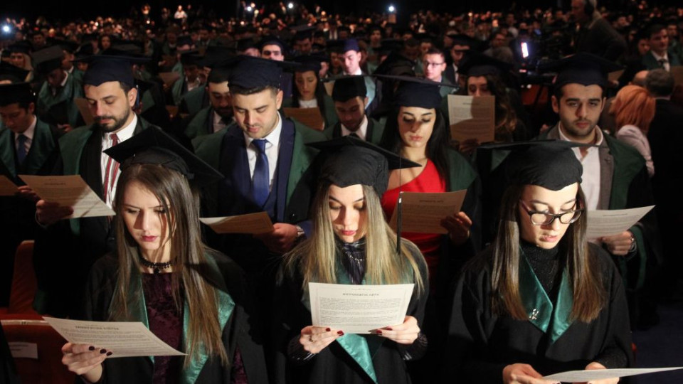 435 млади лекари получиха дипломи в София | StandartNews.com