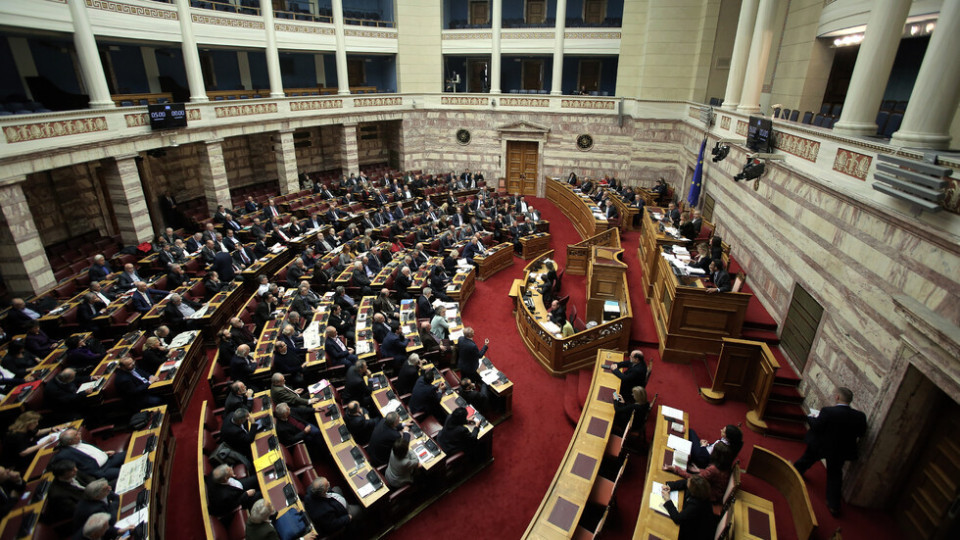Размирици пред парламента в Атина | StandartNews.com