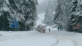 50 снегорина чистят пътищата в Смолянско