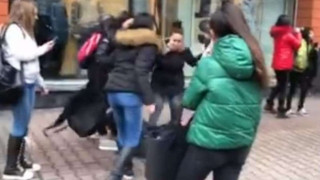 Закопчаха 9 момичета за организиран побой пред МОЛ в София
