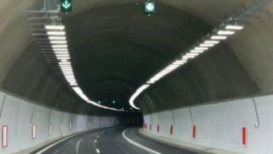 Осветлението в тунел "Траянови врата" не работи в двете посоки | StandartNews.com