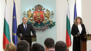 Йотова иска нова визия за политиката на България