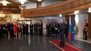 Радев пред дипломати: Водим политика на стабилност