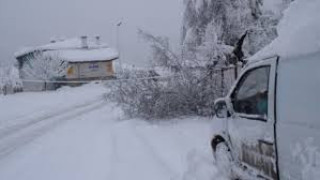 40 деца блокирани в хижа без ток