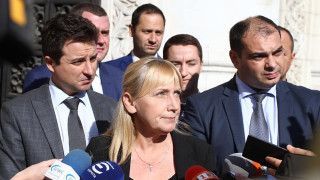 Йончева ще поднесе порция обвинения срещу министър