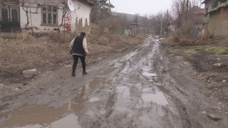 Улица като след война в Мизия