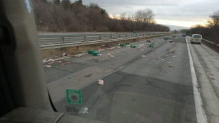 Колбаси засипаха магистрала "Хемус" след катастрофа