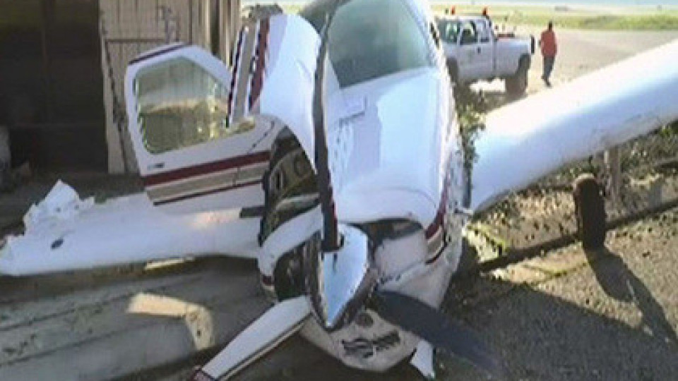 Самолет избяга от стопанина си и се разби в автомобил | StandartNews.com