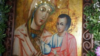 Храм, изграден с помощта на дядо Добри, отвори врати