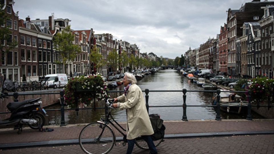 В Холандия глобяват велосипедисти за говорене по телефон | StandartNews.com