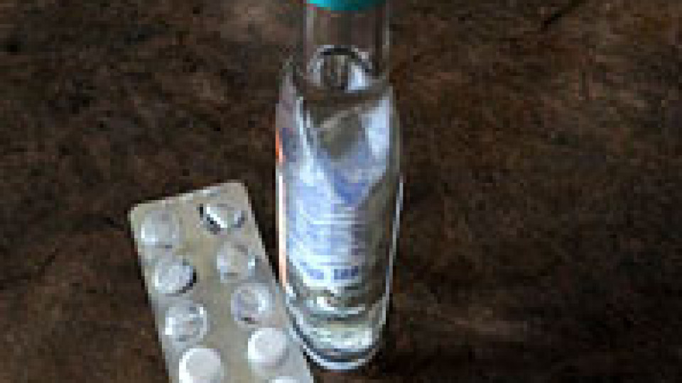 Лекарите предупреждават кои лекарства да не се смесват с алкохол | StandartNews.com