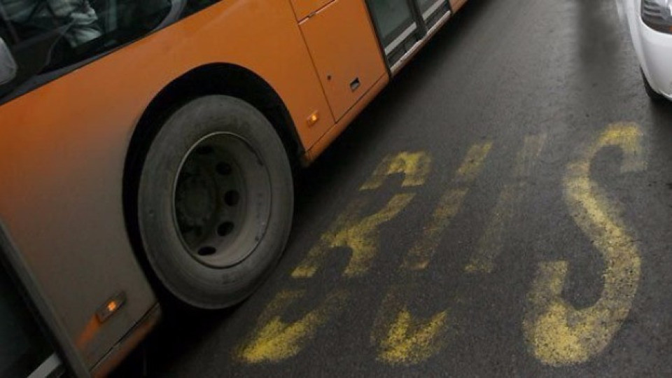 Два автобуса се сблъскаха в "Студентски град" заради пътник | StandartNews.com