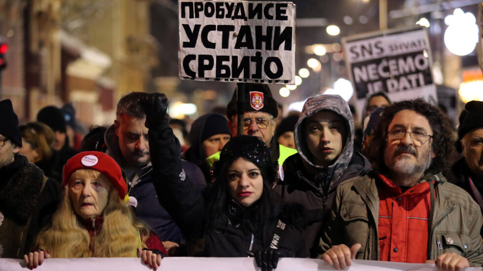 Масови антиправителствени протести в Сърбия | StandartNews.com