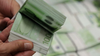 Гърция дава 1 млрд. евро за кредити на  гражданите си