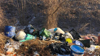 Над 14 т токсични отпадъци са изхвърлени край Гара Яна