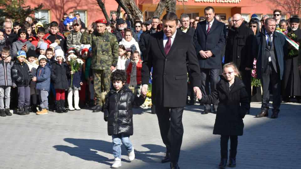 Благоевград се поклони пред паметта на Дякона | StandartNews.com