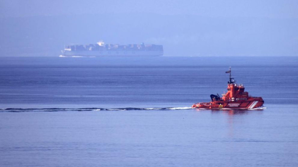 Гръцката брегова охрана издирва лодка с мигранти | StandartNews.com