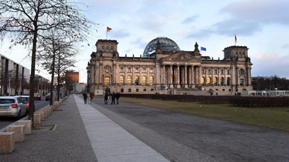 Намаляват заплатите на депутатите в Германия | StandartNews.com